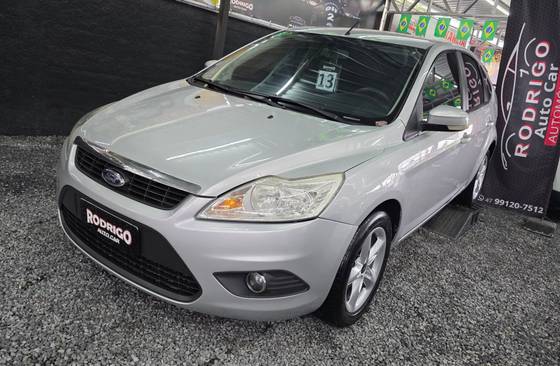 FORD FOCUS 1.6 GLX 16V FLEX 4P MANUAL FORD FOCUS 1.6 GLX 16V FLEX 4P MANUAL
